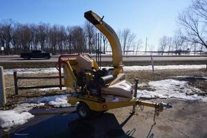 lot 3 image: Vermeer Model BC600XL Tow Behind Wood Chipper