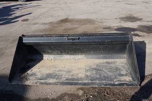 lot 24 image: Brand New Universal Mount Bobcat Skid Loader Skid Steer 84 Snow Bucket