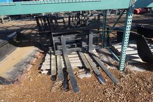 lot 21 image: Brand New Universal Mount Bobcat Skid Loader Skid Steer Walk Through Pallet Fork Attachment