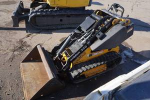 lot 4 image: 2013 Boxer Model 320 Mini Tracked All Terrain Skid Loader Skid Steer