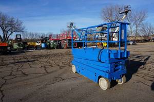 lot 10 image: Upright Model X20N Scissors Lift