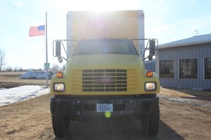 2002 GMC C6500 Delivery - 2 Owner -