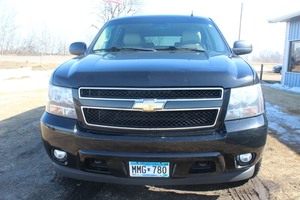 2010 Chevrolet Suburban LT 4x4 - Local Consignment - Well Equipped - - $150 FLAT RATE METRO DELIVERY -