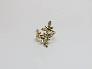 lot 30 image: 2 Unmarked Gold-tone Rings