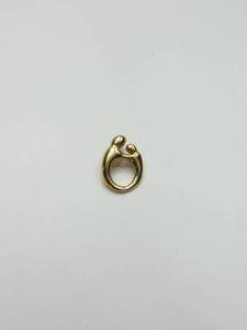 lot 36 image: 14K Yellow Gold Mother and Child Pendant
