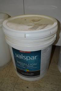 lot 1332 image: 5 Gallon Valspar Medallion Paint & Primer  Eggshell Interior  4400 White, Tintable