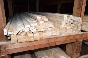lot 2911 image: (124) Pine 1x2x8 Boards