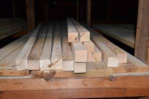 lot 2914 image: (14) Pine 2x2x8 Boards