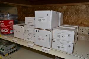 lot 3080 image: 46 LBS Gazlvanized Deck Screws 1-14 and 4