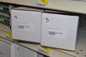 lot 3049 image: 35 LBS 3 x #8 Coarse Thread Drywall Screws