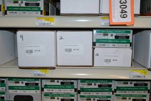lot 3051 image: 32 LBS 4 x #10 Coarse Thread Drywall Screws