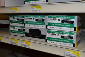 lot 3057 image: 14 LBS 3 x #8 and 4 x #10 Fine Thread Drywall Screws