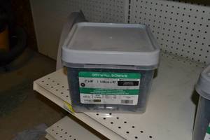 lot 3086 image: 25 LB Bucket 2 x #7 Coarse Thread Drywall Screws