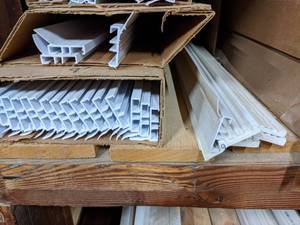 lot 2947 image: Lot of 9 Garage Door Trim Seals - White