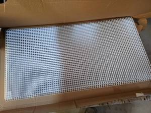 lot 3007 image: Palet Lot of 2 x 4 Fluorescent Light Diffusers and Covers