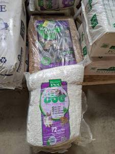 lot 3028 image: (4) Packages UBER Soft Paper Bedding 288 Liters Volume  5.0 cu.ft Kennel Care Wood Shavings