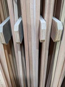 lot 3022 image: (62) Pieces OAK Corner 34 x 34