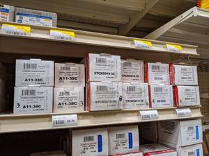 lot 2468 image: (27) Boxes B&C Hammer Tacker Staples 38 to 12