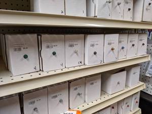 lot 2626 image: 29 LBS Metal to Wood Screws 1-12 to 2-12
