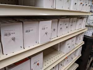 lot 2627 image: 23 LBS Metal to Wood Screws 1 to 3