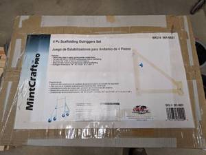 lot 2634 image: MintCraft 4 Piece Scaffolding Outrigger Set