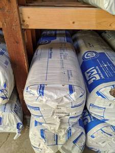 lot 2731 image: Johns Manville R-13 Fiberglass Unfaced Insulation
