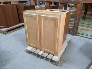 lot 2760 image: Kitchen Cabinet
