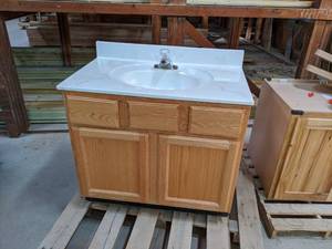lot 2759 image: Bathroom Vanity w Sink and Faucet Assembly