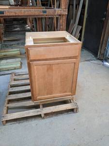 lot 2757 image: Kitchen Cabinet w Drawer
