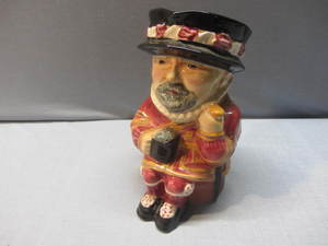 lot 5 image: Toby Beefeater Mug by Staffordshire