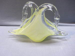 lot 8 image: Murano Swans