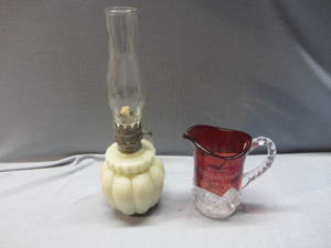 lot 19 image: Custard Glass, Ruby Flash