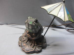 lot 22 image: Stained Glass Frog Light
