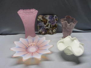 lot 23 image: Opalescent, Cased, Frosted, Swirl