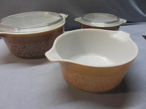 lot 36 image: Pyrex Nesting Casseroles