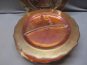 lot 39 image: Carnival Glass Plates