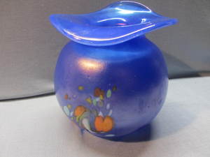 lot 52 image: Art Glass