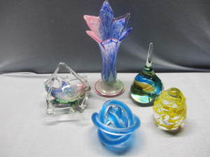 lot 71 image: Art Glass Knot, Vase, Basket, Paperweights