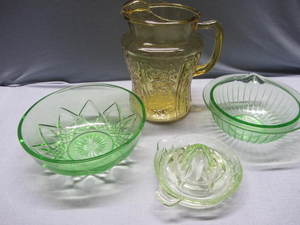 lot 72 image: Green Depression Vaseline