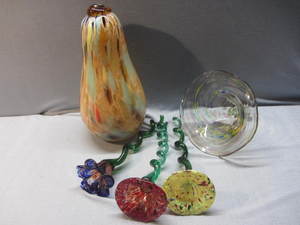 lot 78 image: Garden Glass