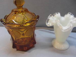 lot 77 image: Fan Vases, Candy