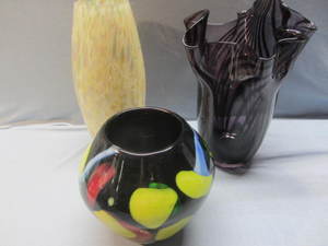 lot 88 image: Art Glass Vases