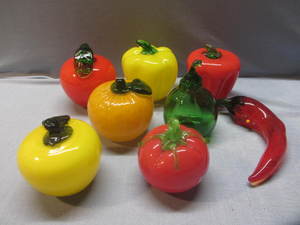 lot 90 image: Glass Peppers & Fruit