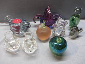 lot 107 image: Paperweights