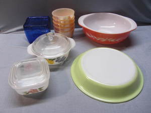 lot 114 image: Fire King, Pyrex