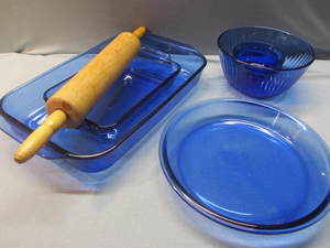 lot 119 image: Blue Bakeware, Pyrex & Anchor