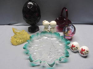lot 134 image: Holiday Hostessware