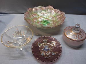 lot 166 image: Petal Bowl, Candy