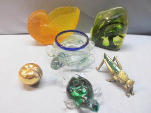 lot 167 image: Cricket, Turtle, Paperweights