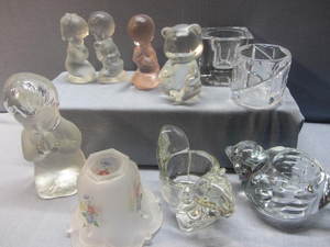lot 187 image: Praying Children, Votives, Squirrel